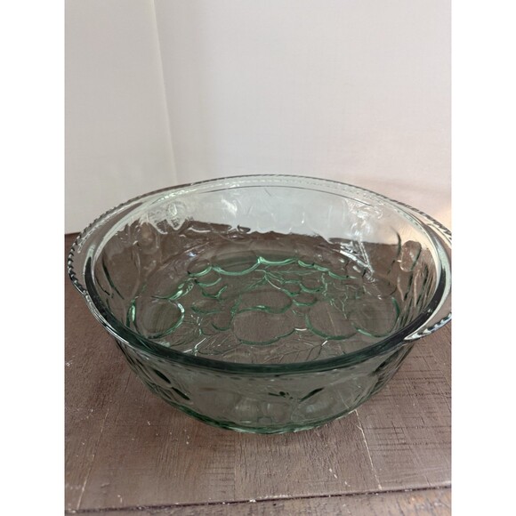 Libbey Orchard Fruit Green Glass 3 qt Embossed Round Casserole Baking Dish Nolid - Picture 1 of 4